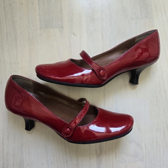 Red Patent Mary Jane Kitten Heels - Picture 3 of 4